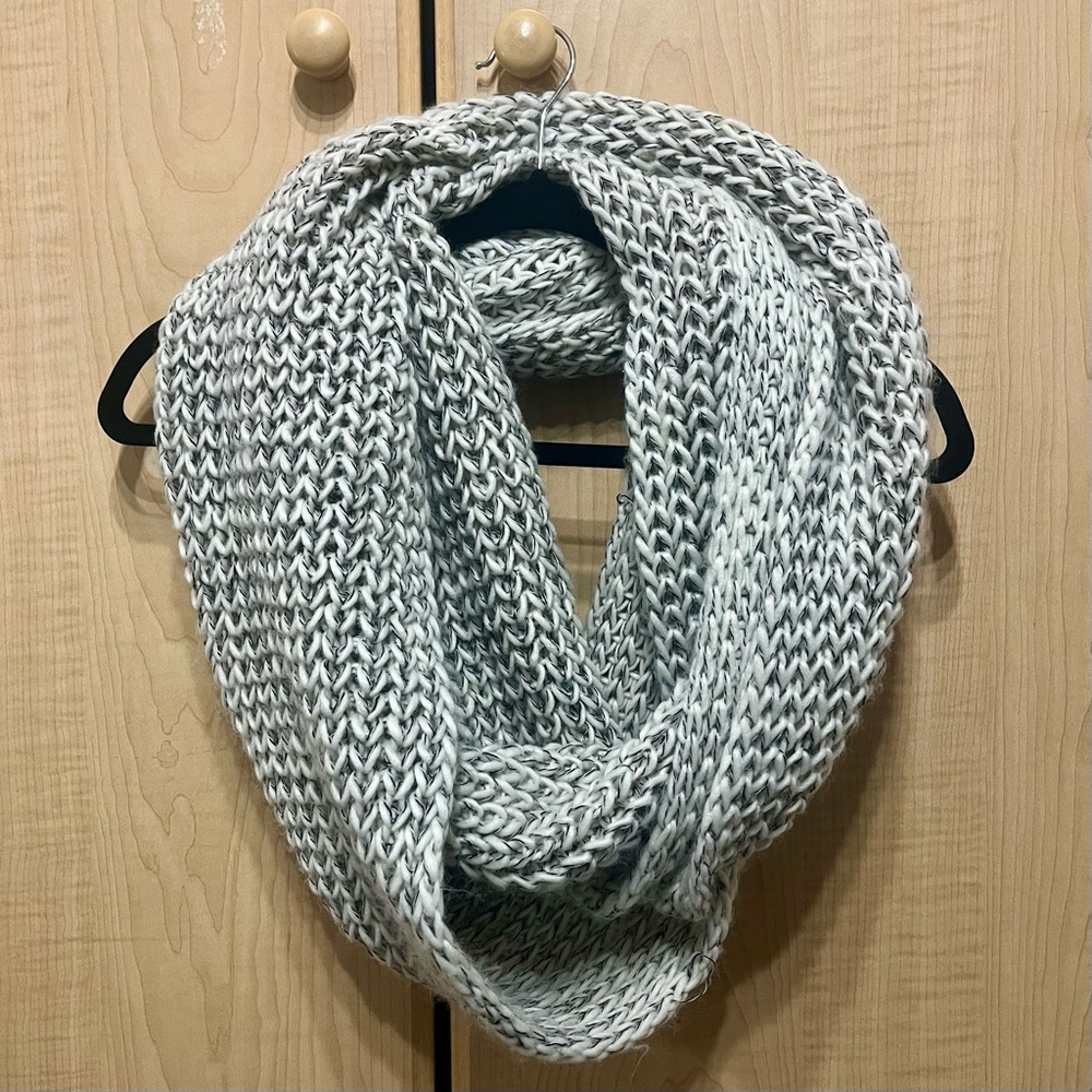 GARAGE White Grey Chunky Knit Infinity Scarf